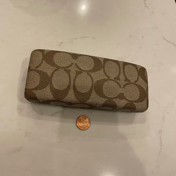 🤎Coach glasses case with original cloth cleaner - Picture 3 of 6